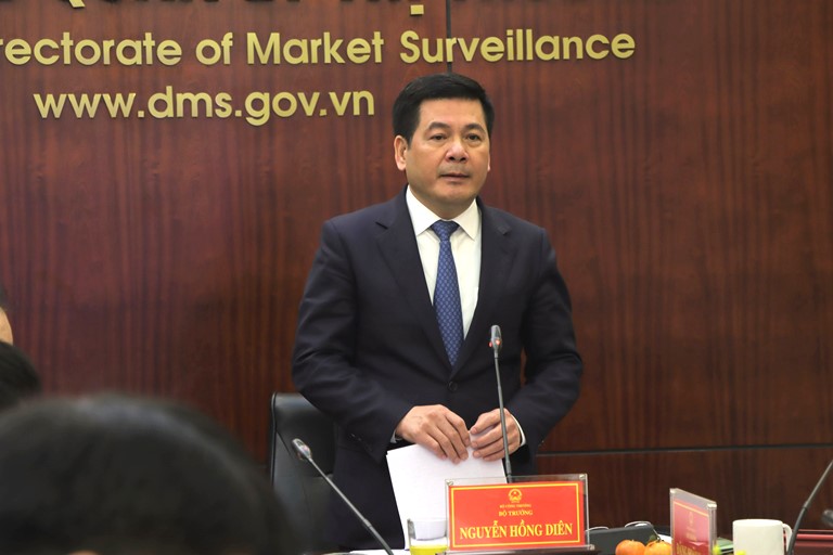 Bộ trưởng Nguyễn Hồng Diên giao nhiệm vụ cho lực lượng QLTT năm 2022