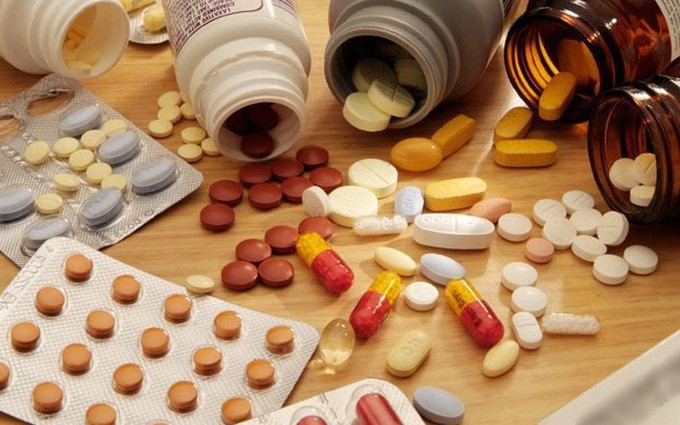 Cục Quản lý dược (Bộ Y tế) vừa công bố danh mục 8.878 thuốc, nguyên liệu làm thuốc có giấy đăng ký lưu hành được tiếp tục sử dụng đến hết ngày 31/12/2024 theo quy định tại khoản 1 Điều 3 Nghị quyết số 80/2023/QH15 ngày 9/1/2023 của Quốc hội