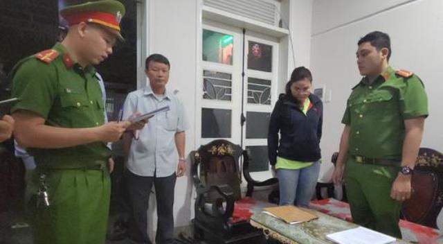Cơ quan C&ocirc;ng an đọc lệnh bắt L&acirc;m Thị Hồng T&acirc;m