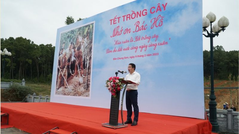 Ông Nguyễn Xuân Đức, Bí thư Huyện uỷ Nam Đàn, tỉnh Nghệ An, phát biểu tại Lễ phát động Tết trồng cây nhớ ơn Bác Hồ
