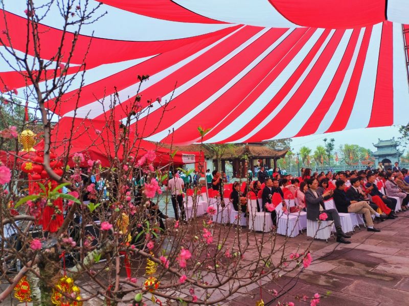 Buổi Lễ đ&atilde; thu h&uacute;t đ&ocirc;ng đảo người d&acirc;n tham gia