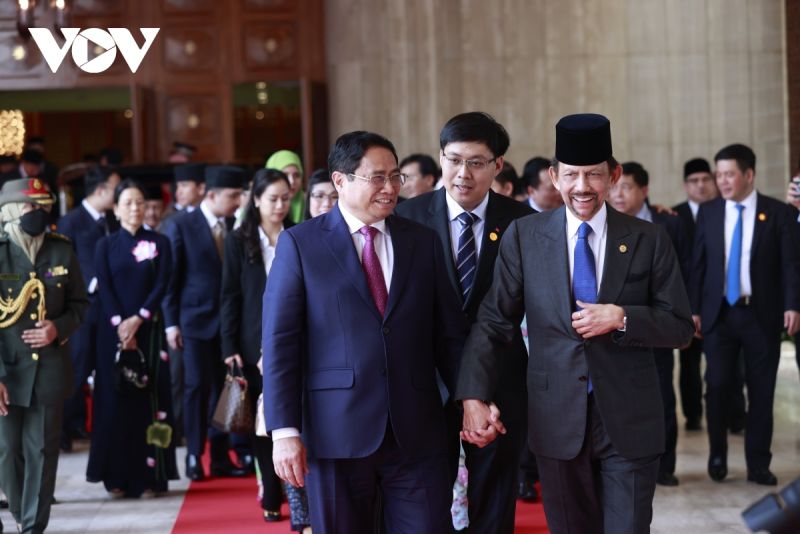 Quốc vương Hassanal Bolkiah nồng nhiệt chào mừng Thủ tướng Phạm Minh Chính