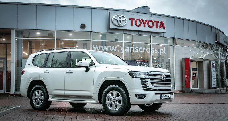 Toyota Land Cruiser điều chỉnh giá bán niêm yết tại thị trường Việt Nam