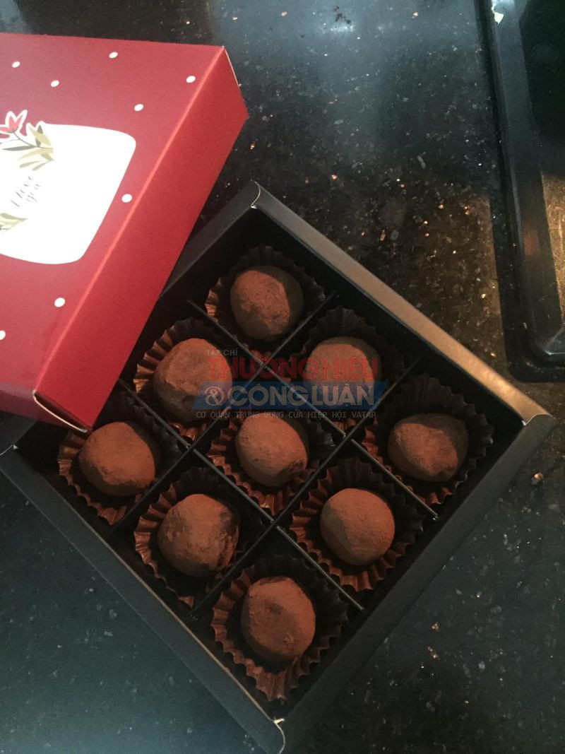 Hộp chocolate truffle handmade do bạn Minh Anh tự tay làm