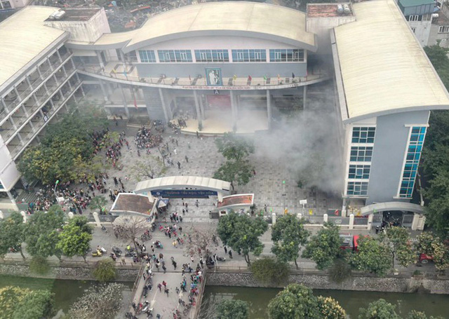 Vụ cháy xảy ra tại trường Tiểu học Yên Hòa (Ảnh: S.T./Dân trí).