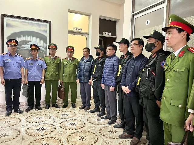 Bắt tạm giam lãnh đạo Trung tâm Đăng kiểm Thừa Thiên Huế