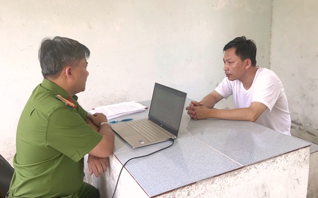 Bị can Nguyễn Thành – Phó giám đốc Trung tâm 4305D tại Cơ quan điều tra. Ảnh: Cổng TTĐT Đà Nẵng