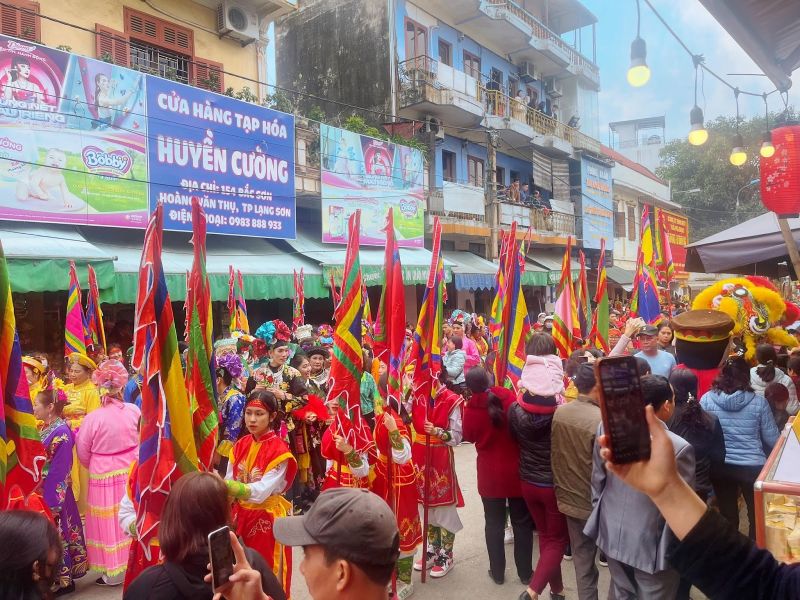 Dòng người đông đúc tham gia lễ hội ngày 27 tháng Giêng vừa qua tại Lạng Sơn (Ảnh:Sưu tầm)