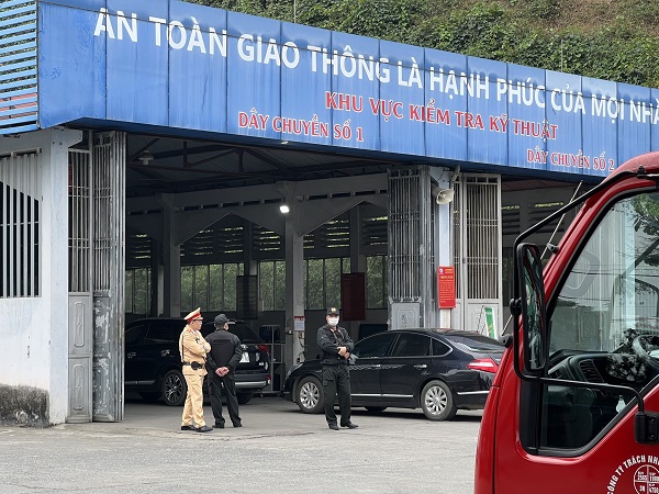 Tạm giữ Phó Giám đốc Trung tâm Đăng kiểm xe cơ giới 2401D Lào Cai