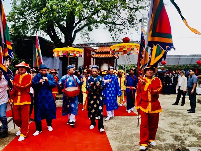 \ Lễ rước Bằng chứng nhận “Di sản văn hóa phi vật thể quốc gia lễ hội Chùa Bà - Cảng thị Nước Mặn”.