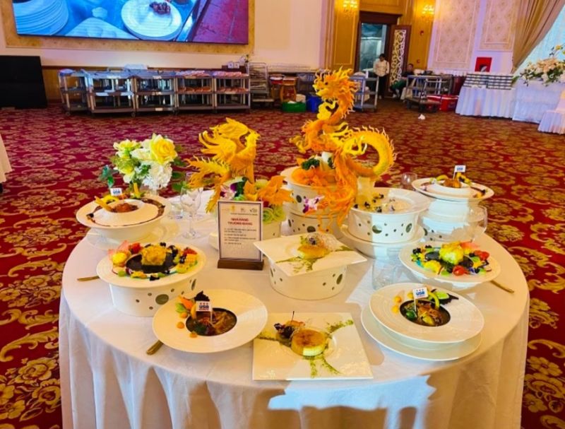 Hình ảnh một trong những bàn ẩm thực trong cuộc thi Đầu Bếp Vàng Hải Phòng 2023