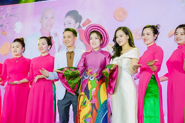 Gala chào xuân 2023 - Hàng nghìn nhân viên Nusee Group nhuộm hồng trung tâm Louis Palace