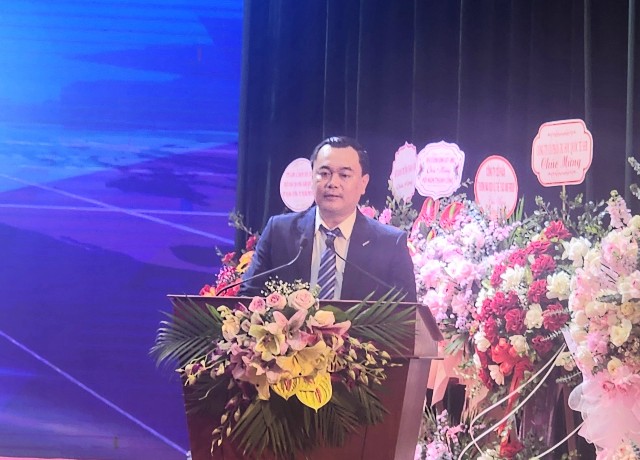 Ông Đặng Việt Cường, tân Viện trưởng Viện Đào tạo công nghệ mỹ thuật Quốc tế phát biểu tại buổi nhận chức.