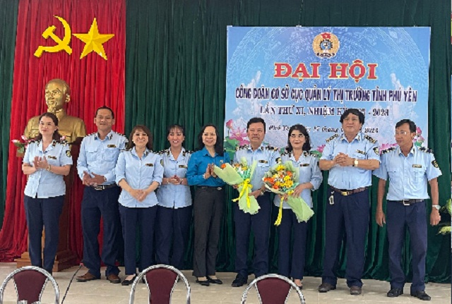 Ban chấp hành CĐCS Cục QLTT tỉnh Phú Yên khoá XI (nhiệm kỳ 2023-2028) ra mắt Đại hội.