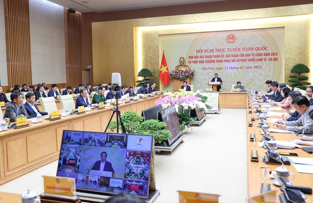 Thủ tướng Phạm Minh Chính chủ trì Hội nghị trực tuyến toàn quốc đôn đốc đẩy mạnh phân bổ, giải ngân vốn đầu tư công và thực hiện Chương trình phục hồi và phát triển kinh tế - xã hội - Ảnh: VGP/Nhật Bắc
