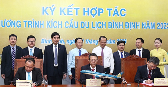 Sở Du lịch Bình Định, Hiệp hội Du lịch Bình Định và Vietnam Airlines ký kết Biên bản thỏa thuận Hợp tác xây dựng sản phẩm kích cầu du lịch Bình Định năm 2023.