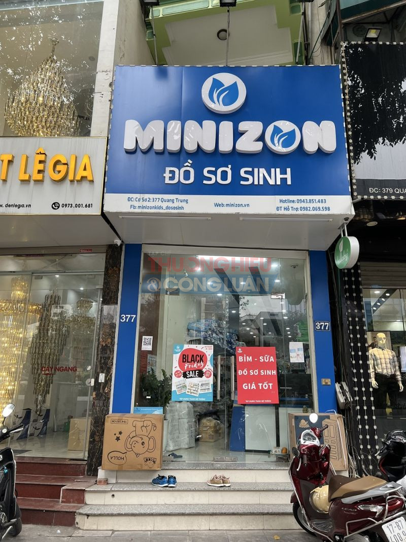 Hệ thống cửa hàng mẹ và bé Minizon Kids Hà Nội bày bán hàng hoá nước ngoài không tem nhãn phụ Tiếng Việt