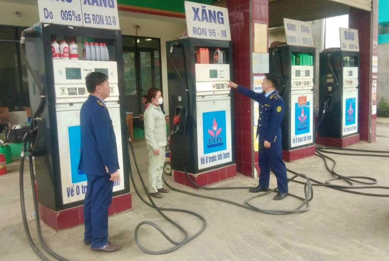 Lực lượng QLTT tỉnh Thái Nguyên kiểm tra hoạt động kinh doanh xăng dầu trên địa bàn