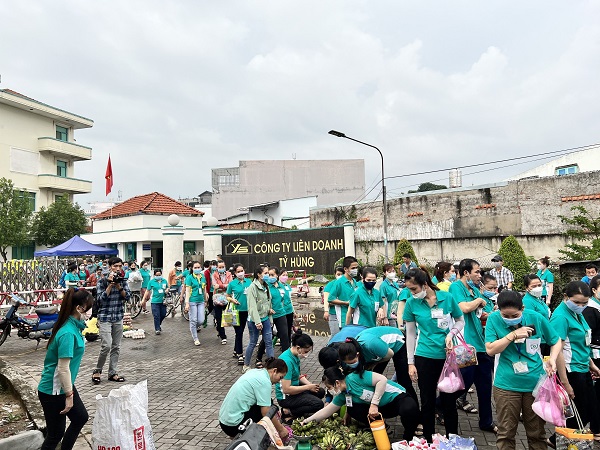 Lao động làm việc tại Công ty TNHH Tỷ Hùng tan ca