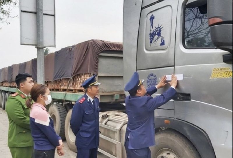Thanh tra giao thông tỉnh Hải Dương đã niêm phong, cưỡng chế xe ô tô đầu kéo mang biển số 15H-029.50 do không chấp hành kiểm tra trọng tải