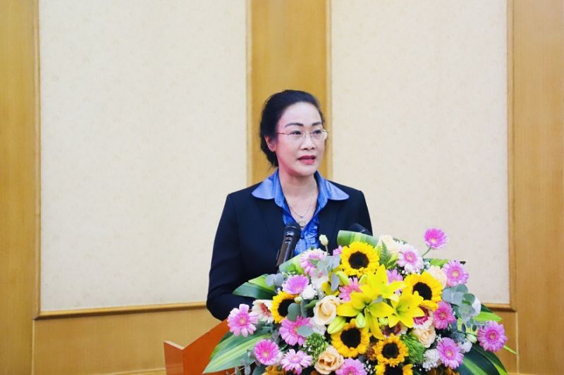 Bà Phạm Thanh Bình, Chủ tịch Công đoàn Y tế Việt Nam phát biểu tại buổi lễ