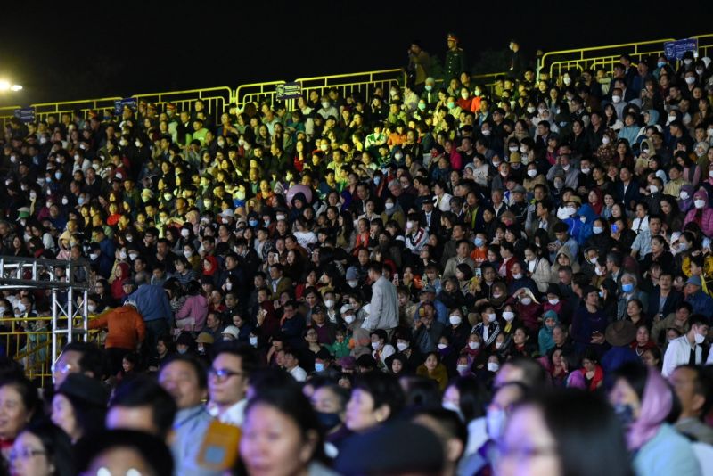 Hàng nghìn người từ khắp các tỉnh thành trong cả nước đã về tham dự lễ hội