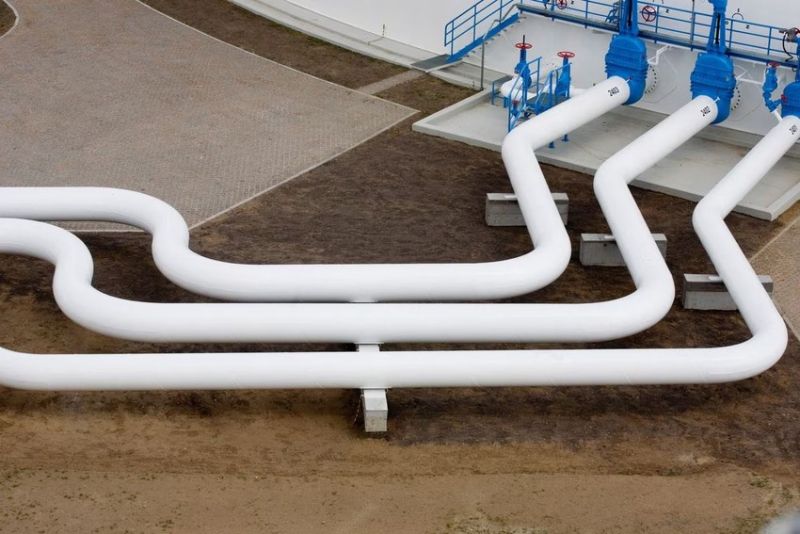 Các đường ống tại một trạm bơm dầu của đường ống Druzhba, ở làng Adamowo, Ba Lan. Ảnh REUTERS