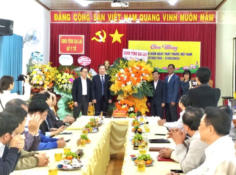 UBND Gia Lai chúc mừng Sở Y tế nhân Ngày Thầy thuốc Việt Nam