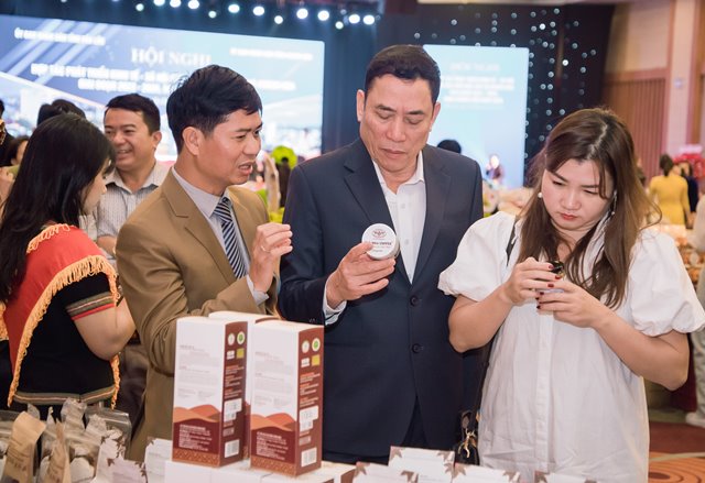 Công ty TNHH Cà phê Vương Thành Công giới thiệu sản phẩm cà phê miễn phí tại Hội nghị hợp tác phát triển kinh tế - xã hội tỉnh Đắk Lắk - Khánh Hòa.