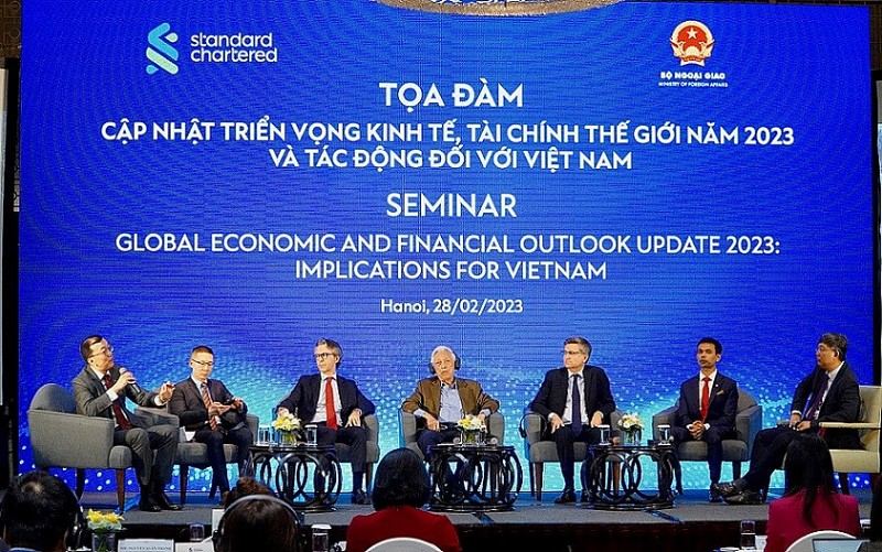 Phiên thảo luận có sự tham dự của các chuyên gia kinh tế, đại diện các bộ, ngành và doanh nghiệp. (Ảnh: Việt Nguyễn)
