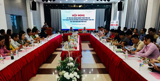 Lãnh đạo Sở Công Thương Bình Định và Sở Công Thương TP Hồ Chí Minh (ngồi bàn giữa, trong cùng) chủ trì Hội nghị.