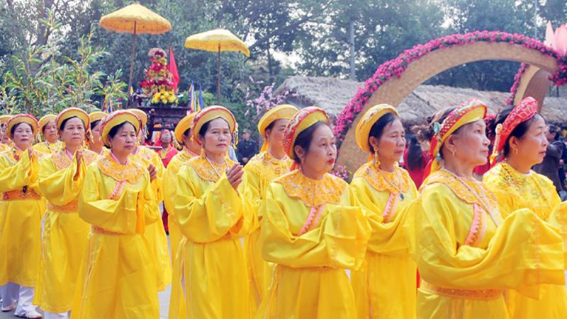 Nhân dân xã Trí Yên tham gia rước lễ