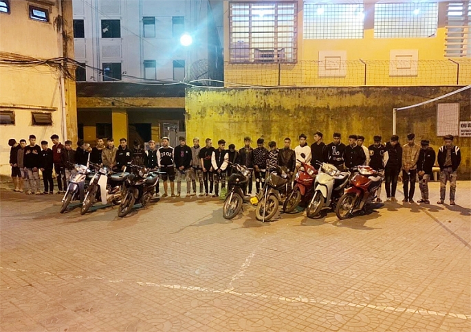 C&aacute;c đối tượng bị lực lượng chức năng triệu tập do li&ecirc;n quan đến việc g&acirc;y n&aacute;o loạn địa b&agrave;n trong thời gian qua