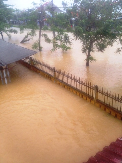 Trận lụt năm 2020 ở Huế đã nhấn chìm toàn bộ Nhà máy trong biển nước