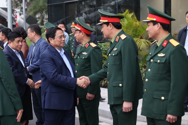 Thủ tướng Chính phủ Phạm Minh Chính và đoàn công tác tới thăm Tập đoàn Công nghiệp - Viễn thông Quân đội (Viettel) - Ảnh: VGP/Nhật Bắc