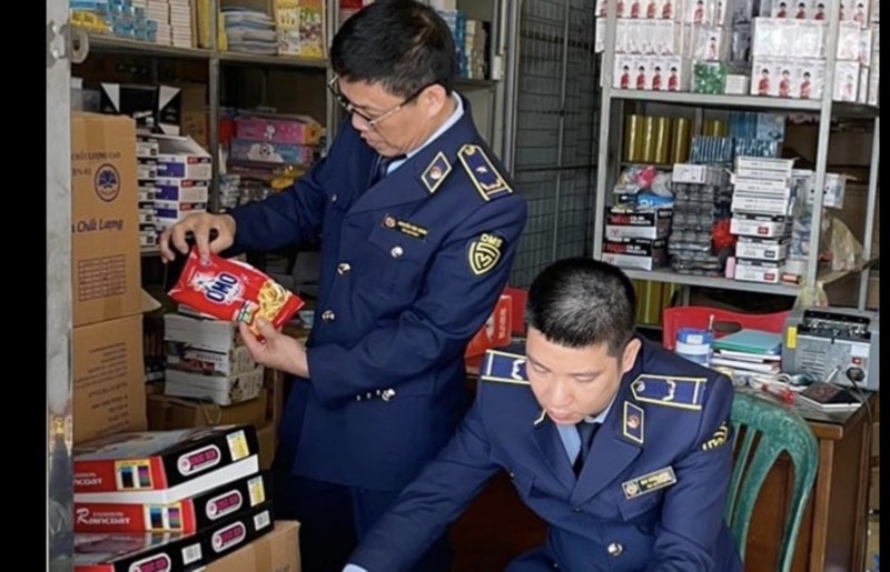 Phát hiện cơ sở bán hơn 1.200 tuýp kem đánh răng P/S và bột giặt OMO giả