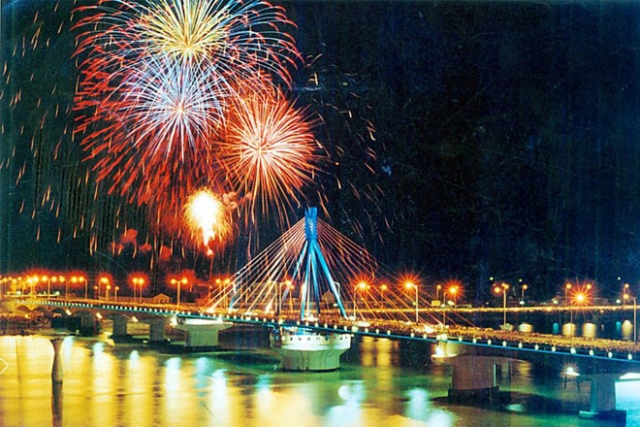 Làm mới sông Hàn thành sân khấu nghệ thuật