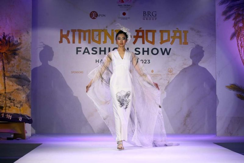 Thưởng thức những sắc màu văn hóa ấn tượng tại Kimono – Aodai Fashion Show