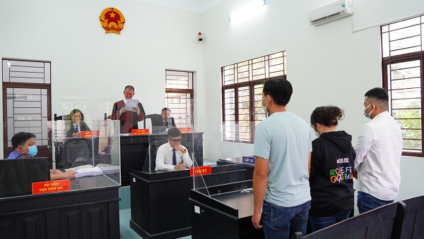 TAND quận Bình Tân, TP. HCM đã tuyên phạt 3 bị cáo 22 năm tù về tội 