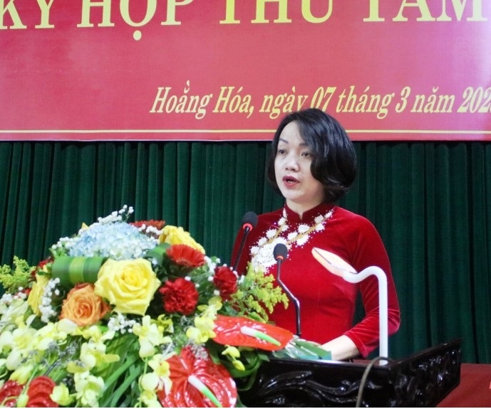 Bà Nguyễn Thị Thu Hà, tân Phó Chủ tịch UBND huyện Hoằng Hoá phát biểu nhận nhiệm vụ.