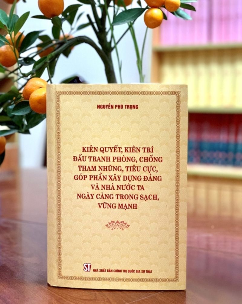 Cuốn sách của Tổng Bí thư Nguyễn Phú Trọng dày khoảng 600 trang, được chia làm 3 phần. Ảnh VOV.vn