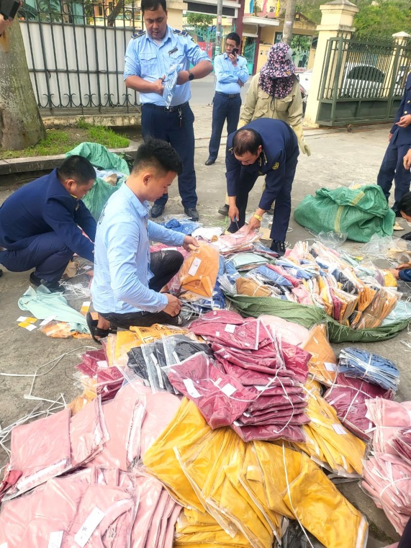 Nam Định tiêu hủy gần 1.000 sản phẩm áo phông giả mạo nhãn hiệu