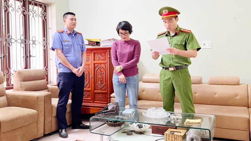 Cơ quan tố tụng thi hành lệnh khởi tố bị can đối với Dương Thị Nga về tội giả mạo trong công tác