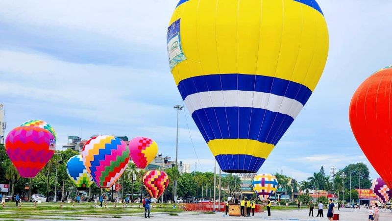 Lễ hội khinh khí cầu tại quảng trường Lam Sơn