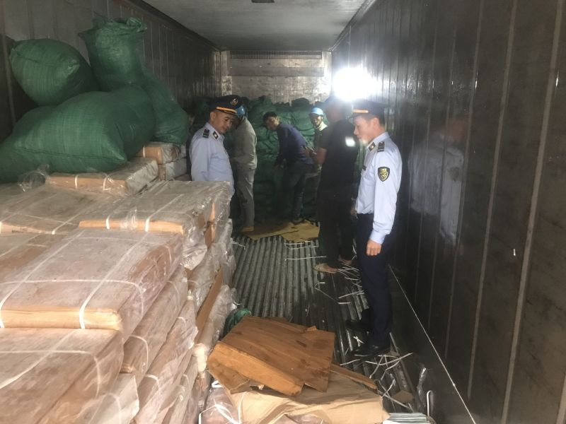Lạng Sơn tạm giữ gần 10 tấn thực phẩm không rõ nguồn gốc