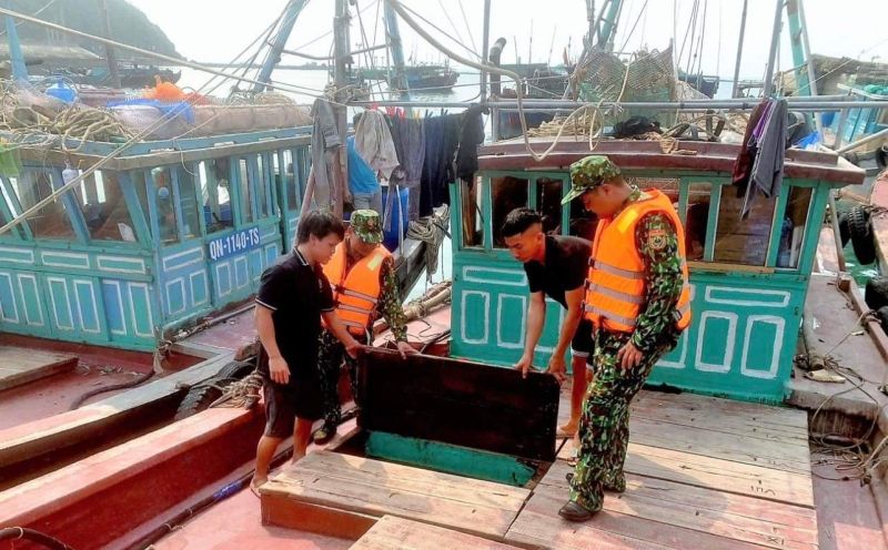 Bắt giữ 6 tàu khai thác thủy sản trái phép tại Quảng Ninh