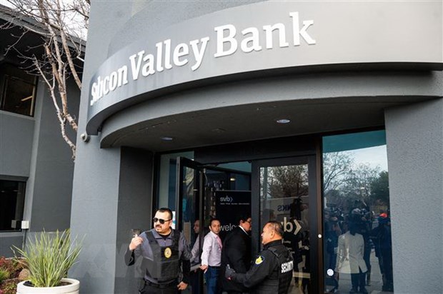 Chi nhánh ngân hàng Silicon Valley (SVB) tại Santa Clara, bang California, Mỹ ngày 13/3. (Ảnh: AFP/TTXVN)