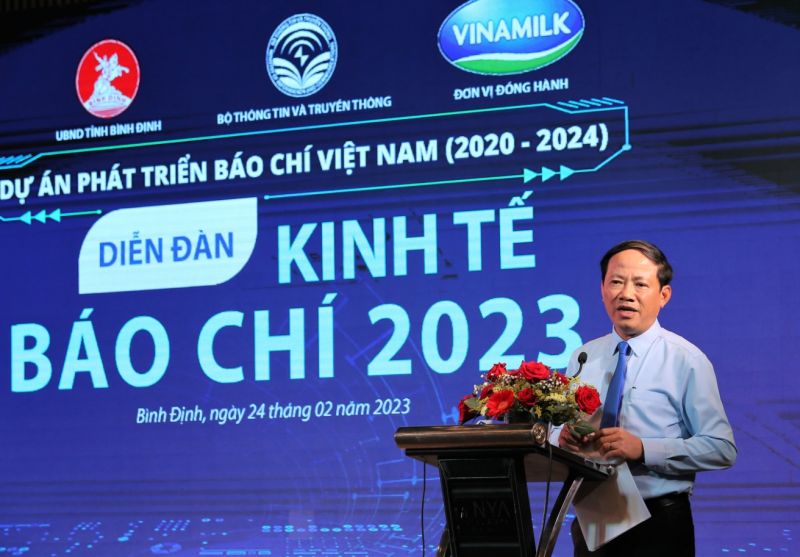 Ông Phạm Anh Tuấn, Chủ tịch UBND tỉnh Bình Định trình bày tham luận tại Diễn đàn