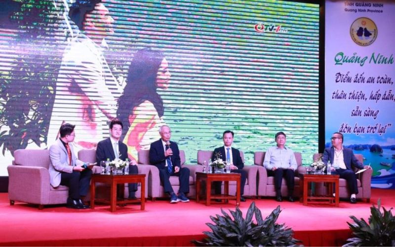 Các chuyên gia, nhà quản lý du lịch, hiệp hội, doanh nghiệp du lịch thảo luận về những tiềm năng, lợi thế, cơ hội, thách thức để du lịch Quảng Ninh phát triển