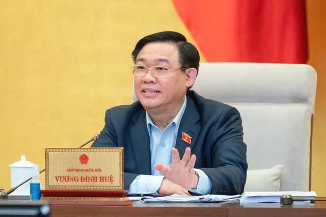 Chủ tịch Quốc hội Vương Đình Huệ nêu ý kiến tại phiên họp